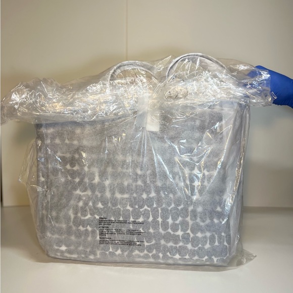 Kate Spade Paintspots Wide Easy Tote - Picture 5 of 8